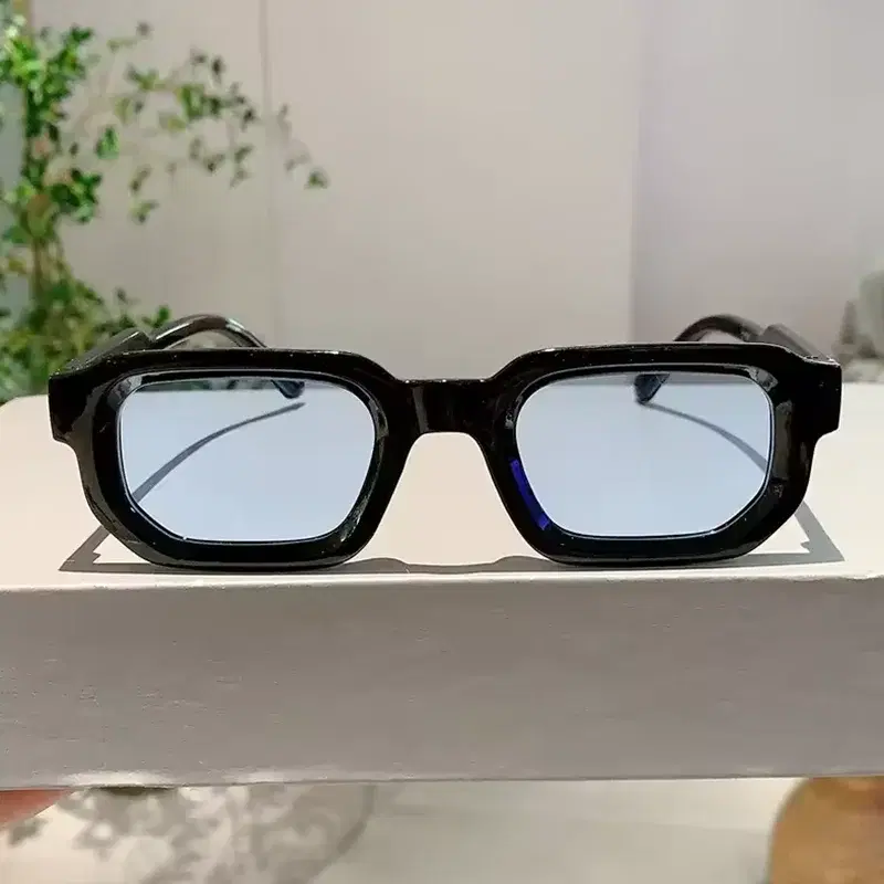 Men's Vintage Rectangle Sunglasses — view 3