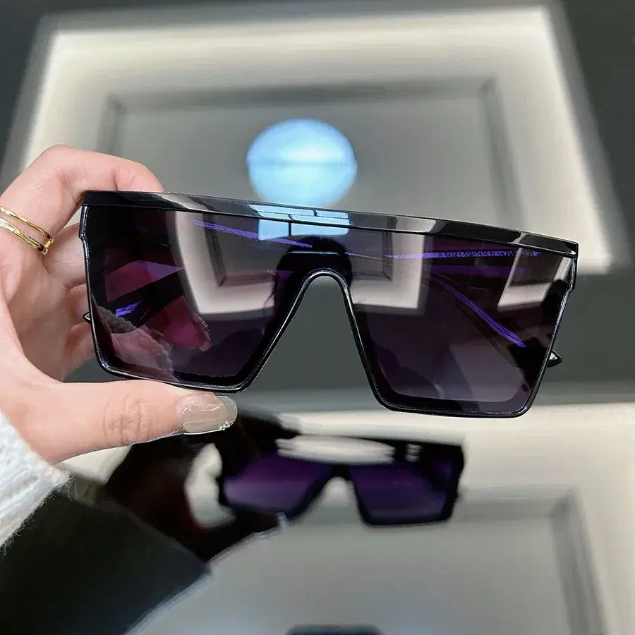 Square Shield Sunglasses Ultra Wide — view 2