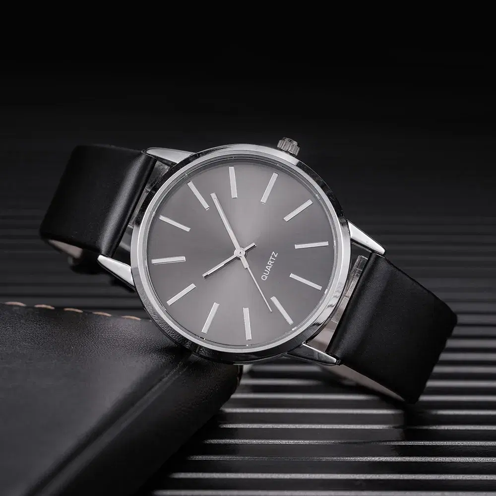 Men's Leather Strap Quartz Watch — view 4