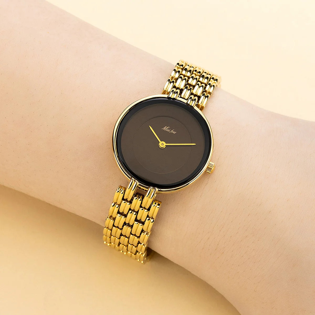 Ladies Watch Round Dial Metal Bracelet Quartz