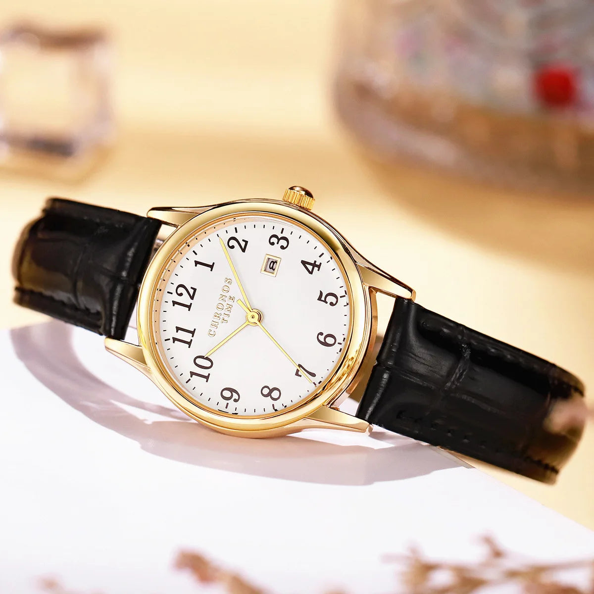 Luxurious Womens Leather Strap Quartz Watch With Date
