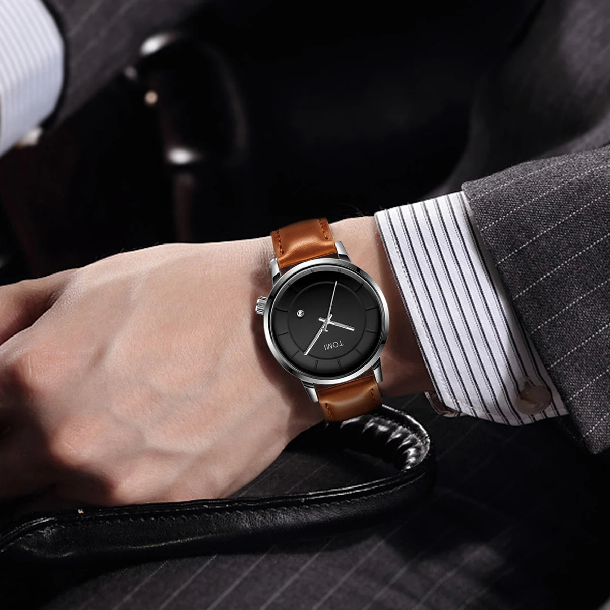 Minimalist Leather Strap Watch with Date Window