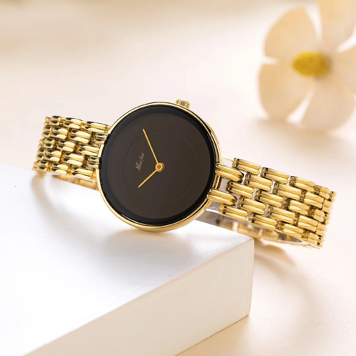 Ladies Watch Round Dial Metal Bracelet Quartz