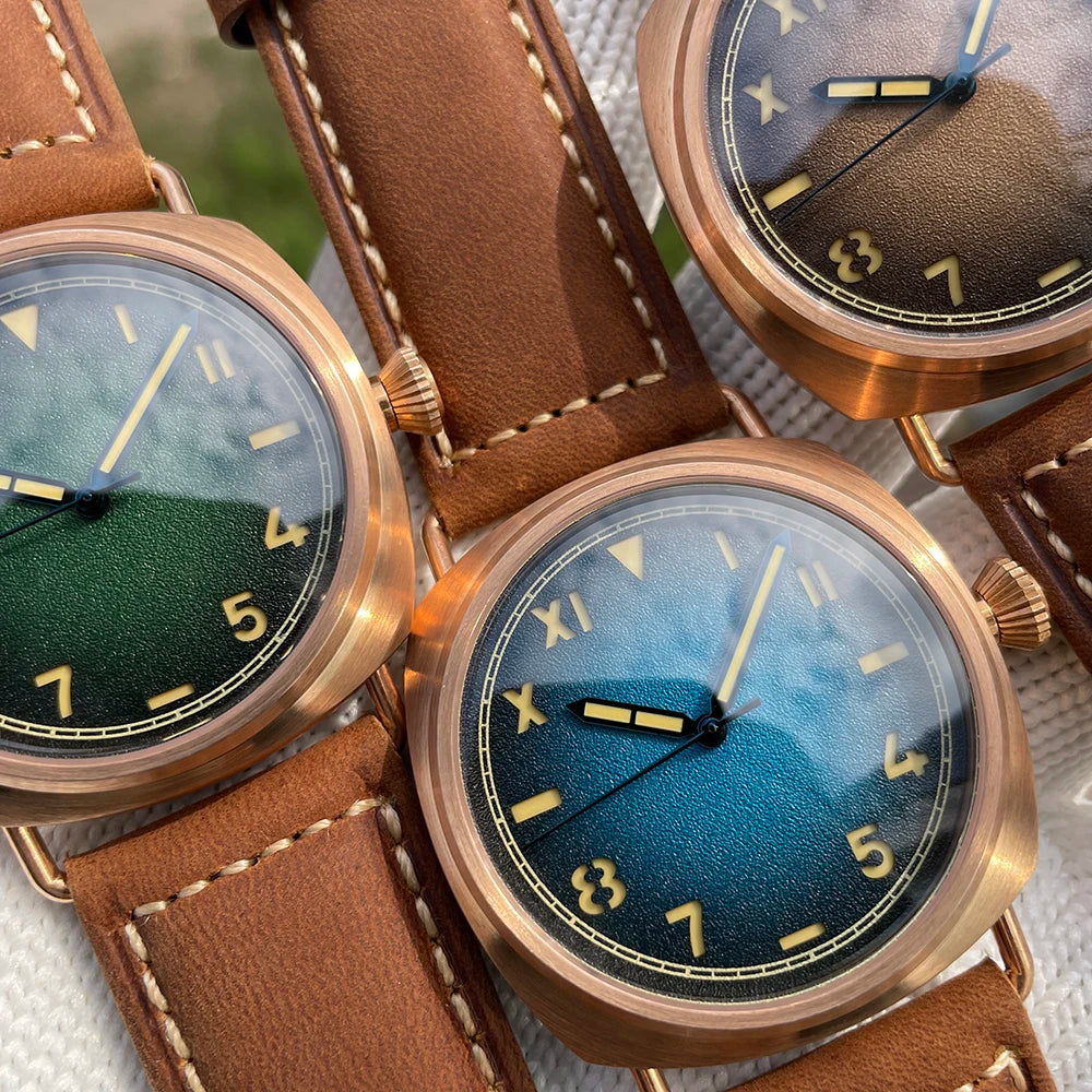 Mechanical Wristwatch Diver with Luminous Dial