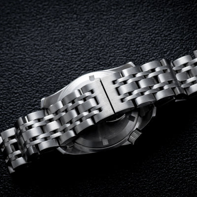 Pilot Style Quartz Wristwatch with Sapphire Crystal