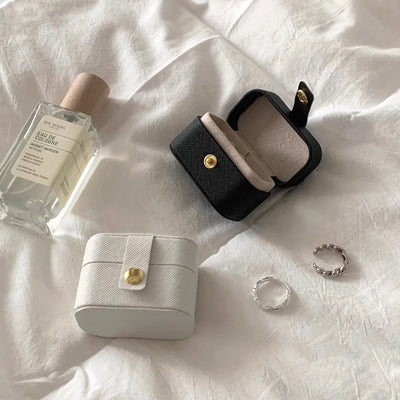 Compact Jewelry Box for Rings and Small Accessories - WO2MEN