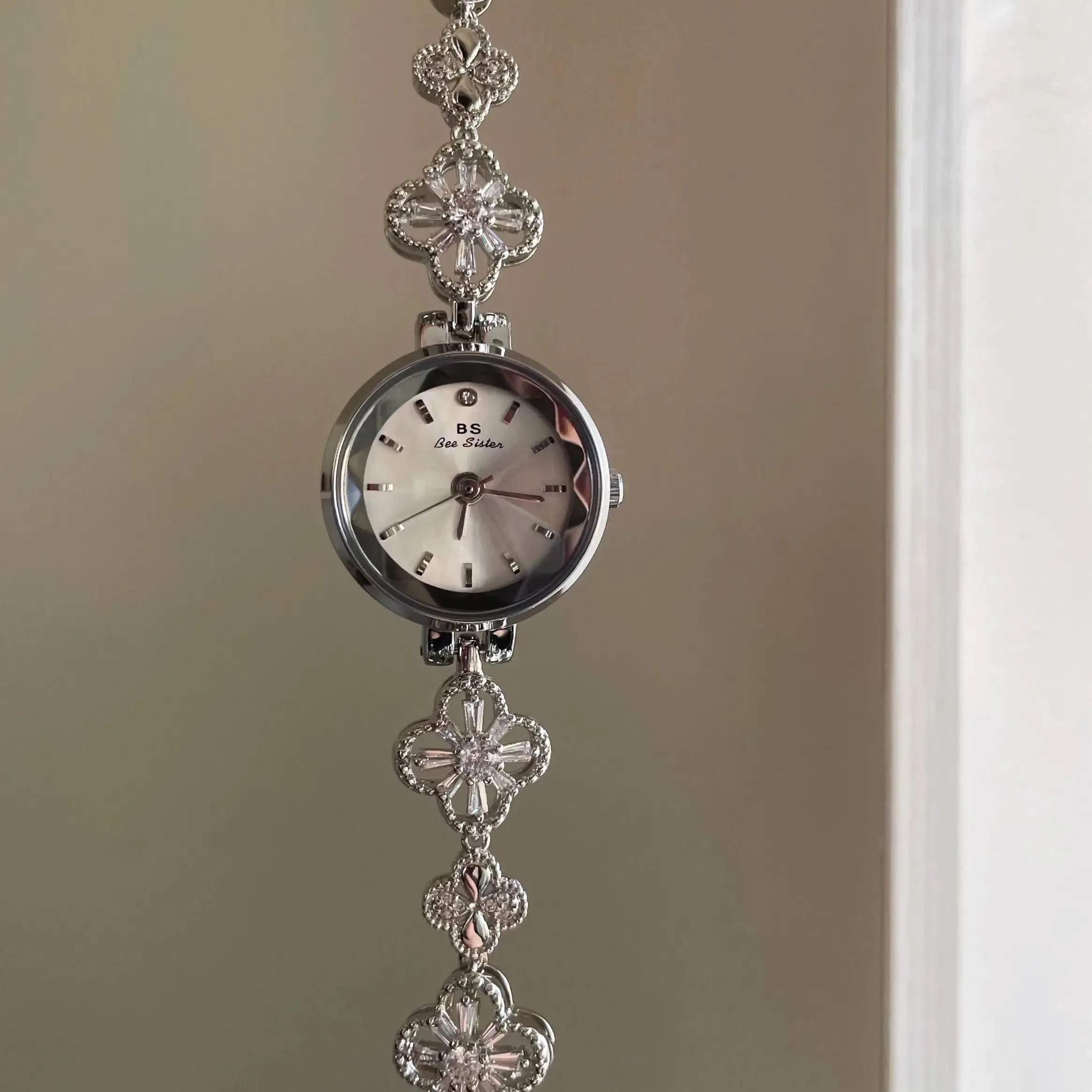 Elegant Floral Bracelet Watch with Dial Details