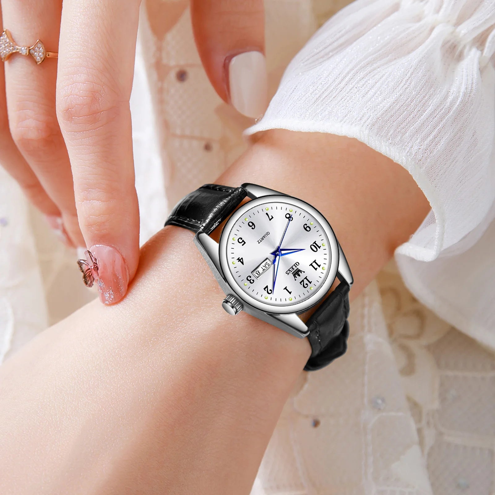 Elegant Classic Leather Strap Quartz Timepiece