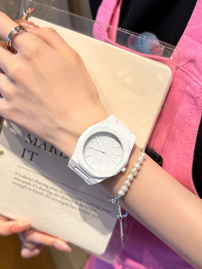 Minimalist Quartz Wristwatch with Plastic Case