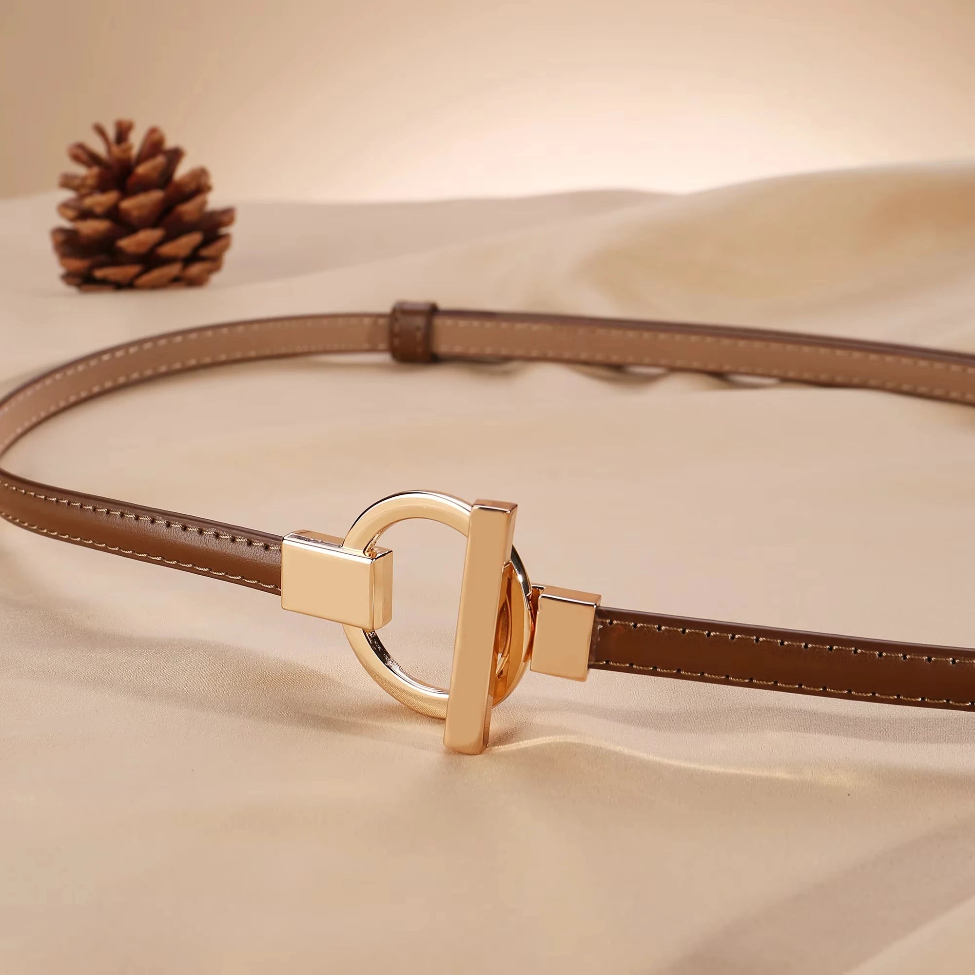 Minimalist Belt With Circular Ring Buckle For Everyday