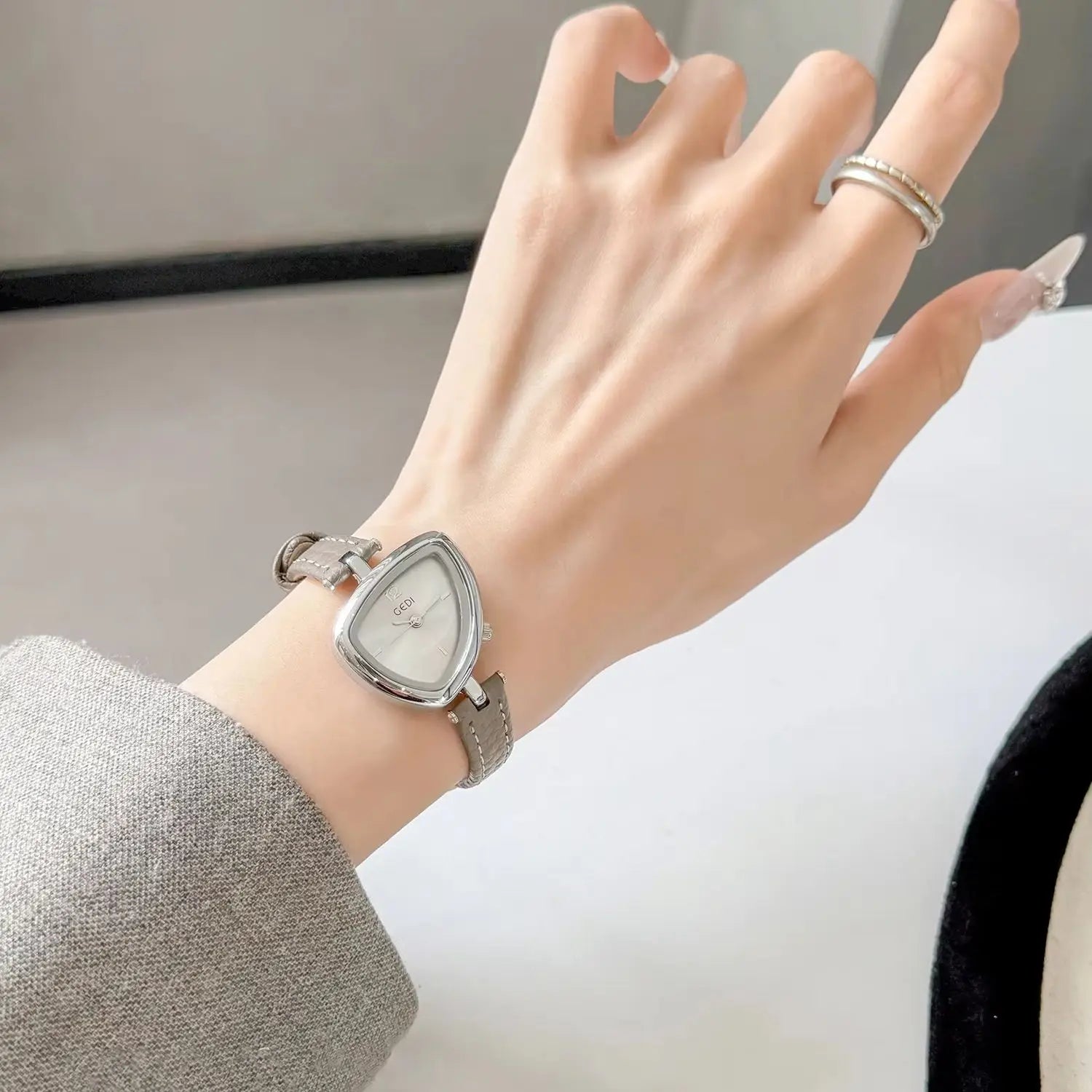 Asymmetrical Dial Watch Quartz Movement Elegant