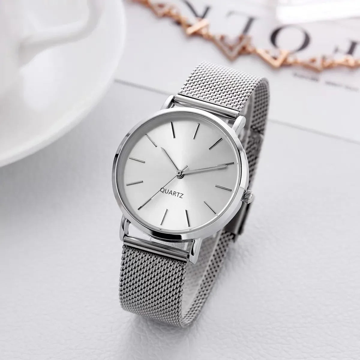 Minimalist Analog Quartz Wristwatch with Mesh Band