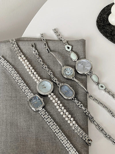 Oval Dial Quartz Watch with Bracelet Style Accessory