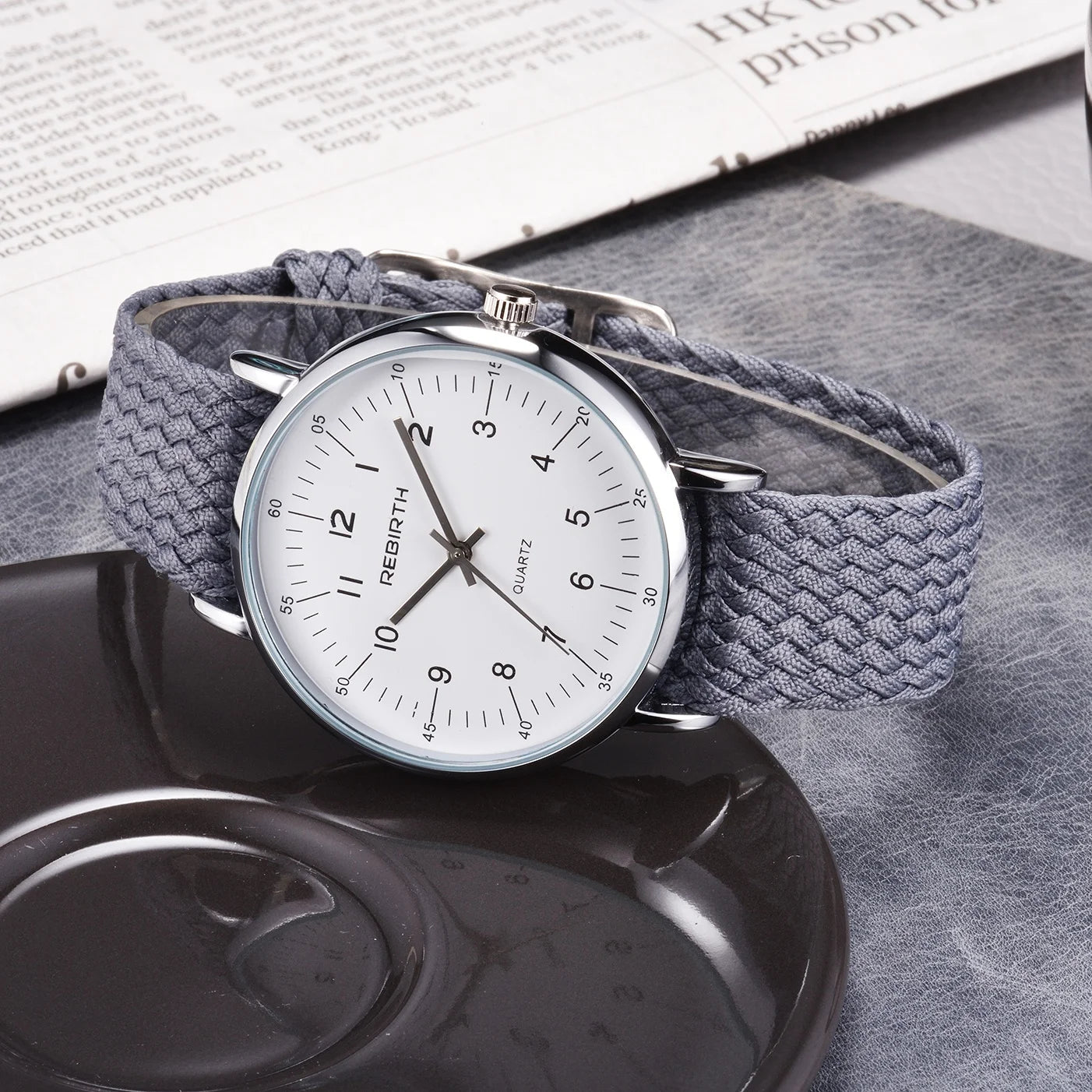 Casual Quartz Wristwatch with Simple Readable Dial