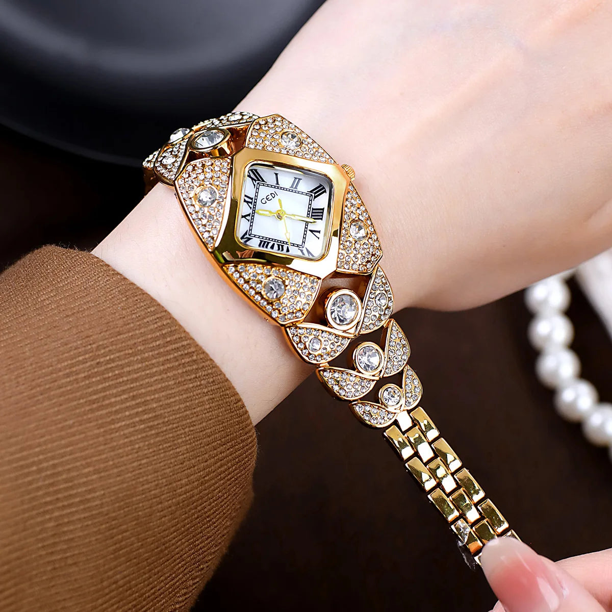 Elegant Bracelet Watch with Roman Dial Details