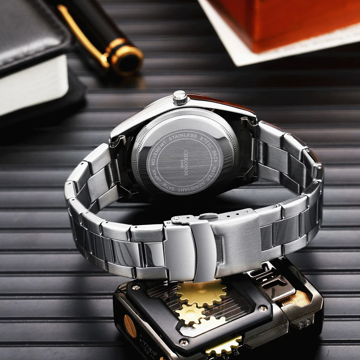 Luxury Quartz Wristwatch for Men with Date Display