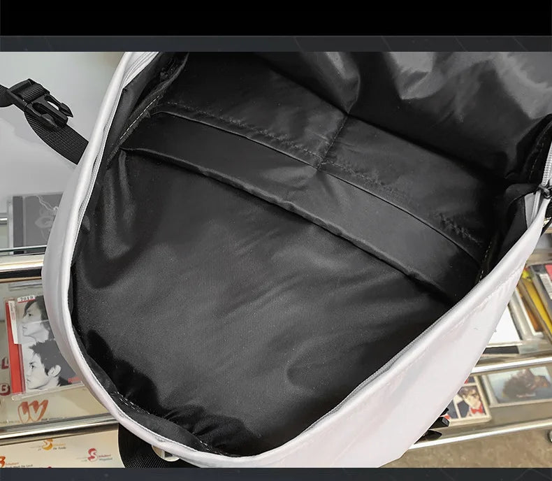 Skateboard Backpack with Reflective Stripe Bungee