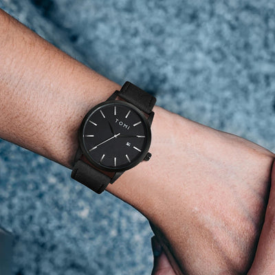 Minimalist Disc Dial Quartz Wristwatch with Strap