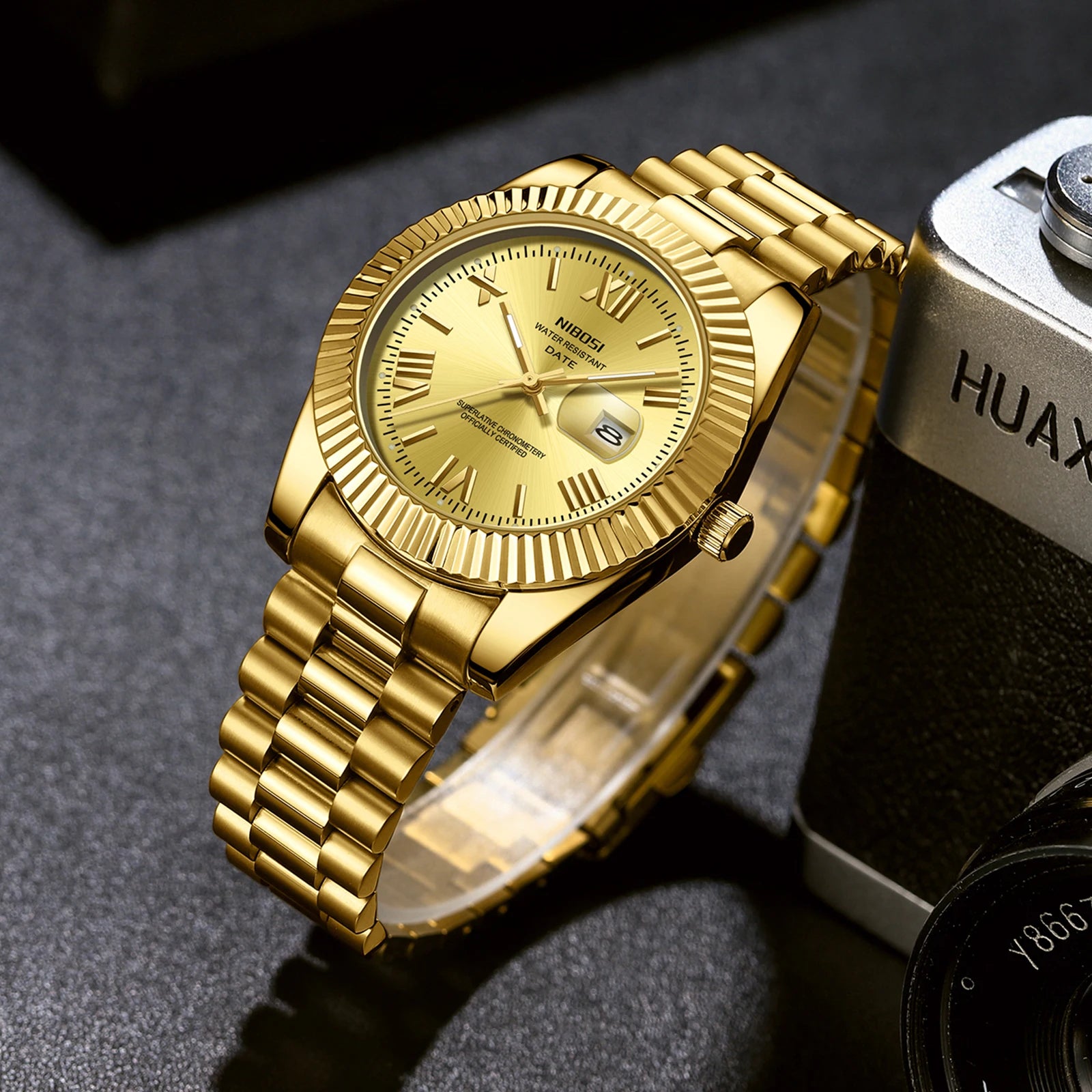 Wristwatch with Date and Luminous Hands Quartz Movement