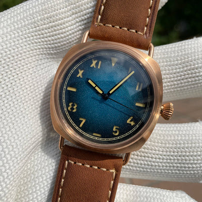 Mechanical Wristwatch Diver with Luminous Dial