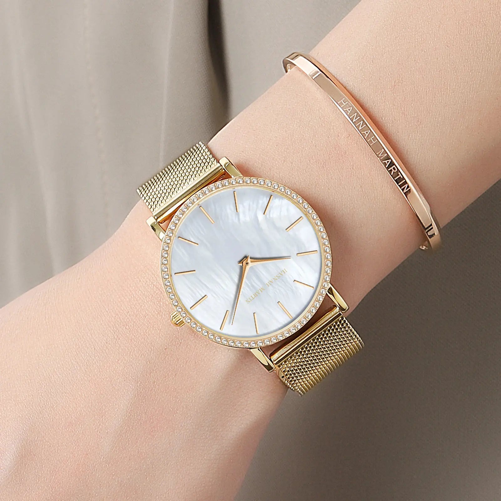 Elegant Watch with Numberless Dial And Mesh Bracelet