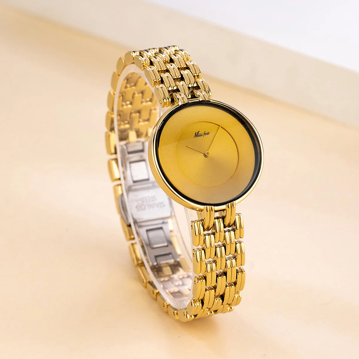 Ladies Watch Round Dial Metal Bracelet Quartz