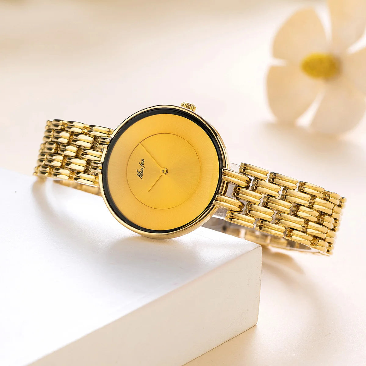 Ladies Watch Round Dial Metal Bracelet Quartz