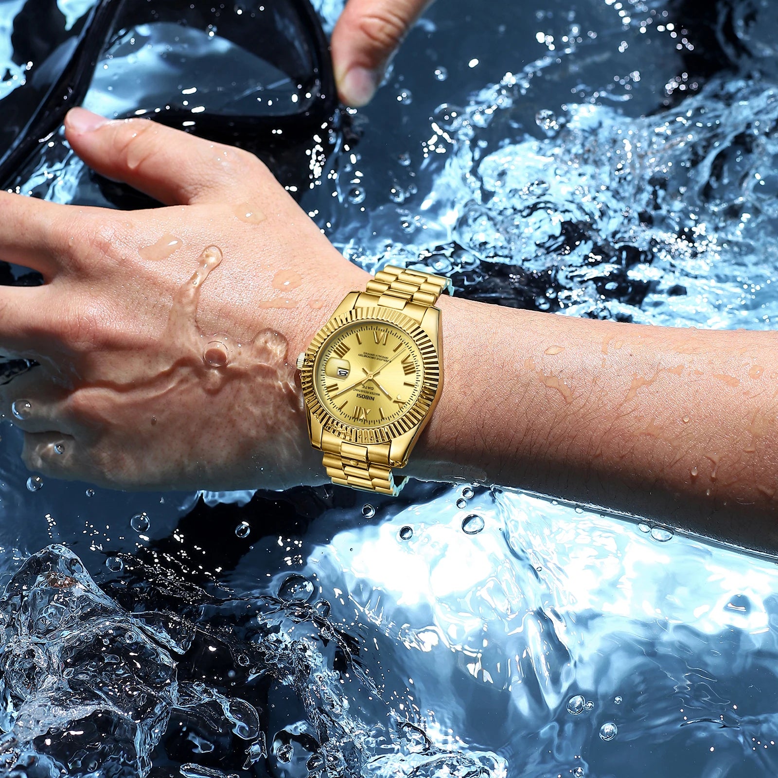 Wristwatch with Date and Luminous Hands Quartz Movement