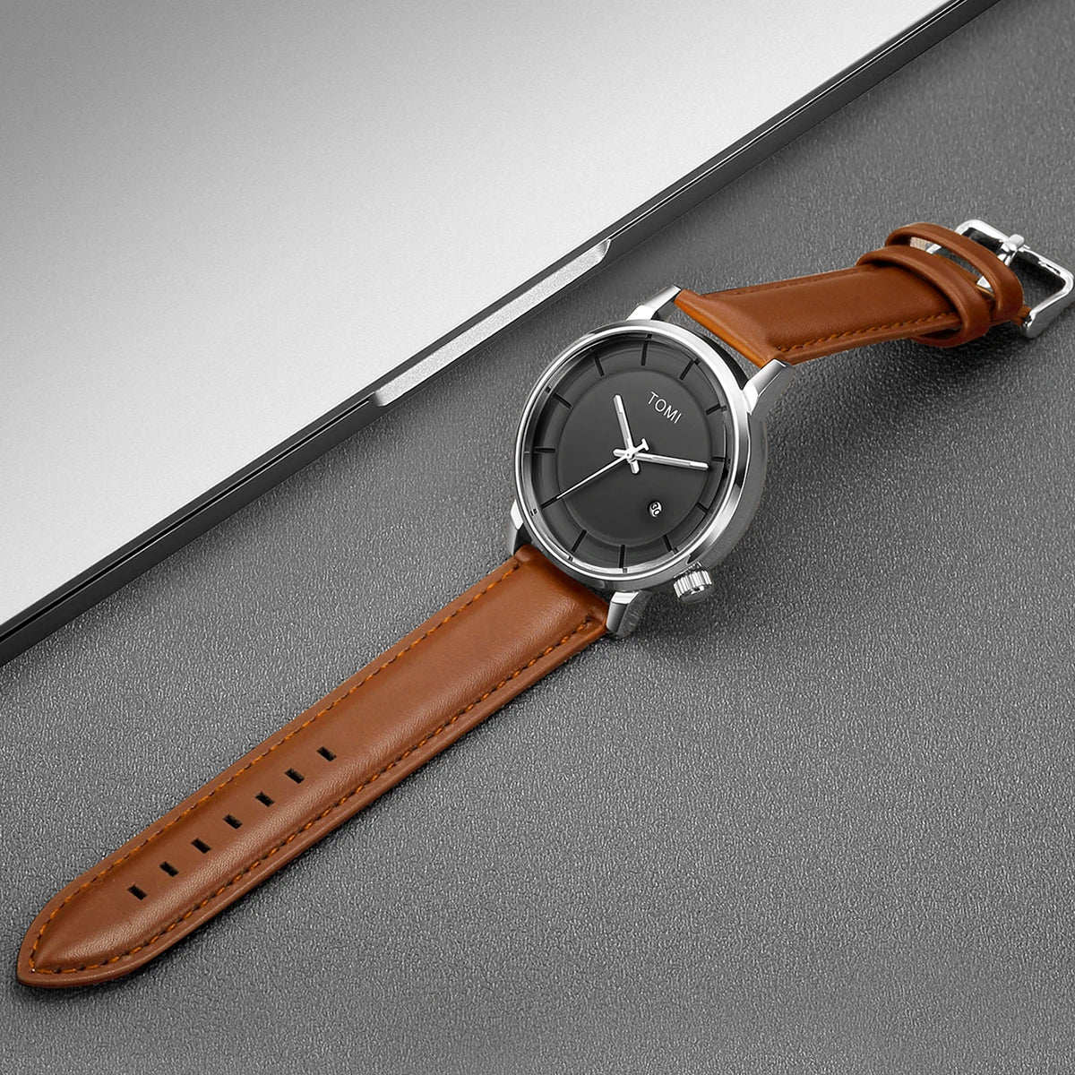 Minimalist Leather Strap Watch with Date Window