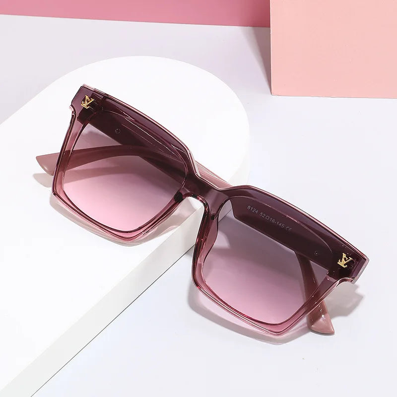 Luxurious Square Framed Sunglasses With Monogram Accent - WO2MEN