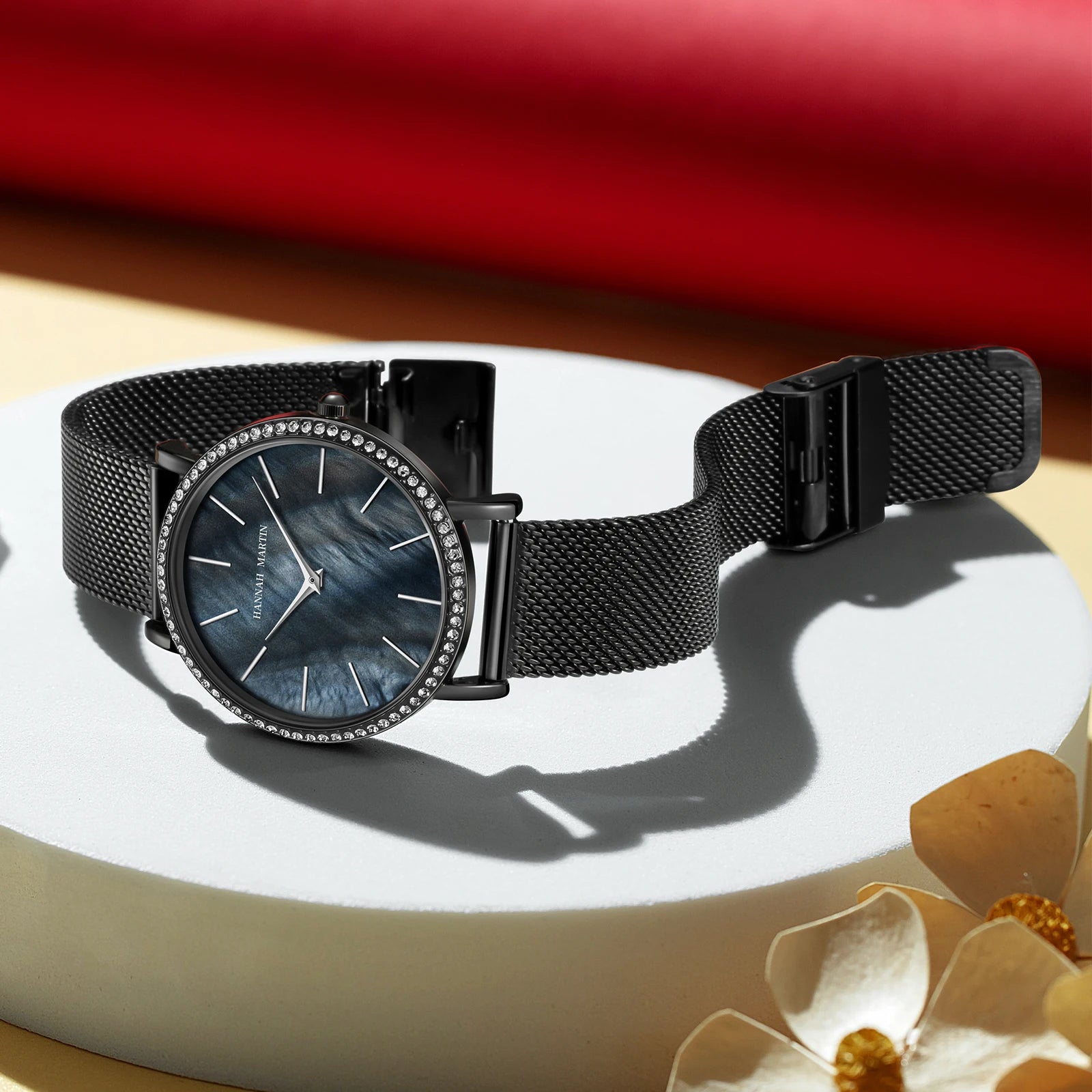 Elegant Watch with Numberless Dial And Mesh Bracelet