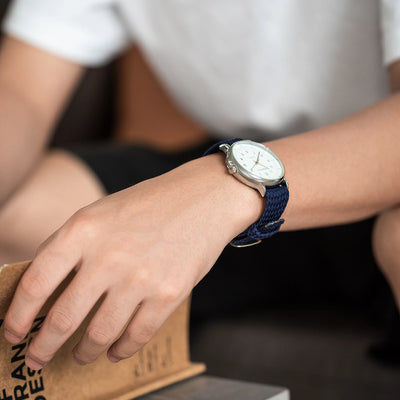 Casual Quartz Wristwatch with Simple Readable Dial