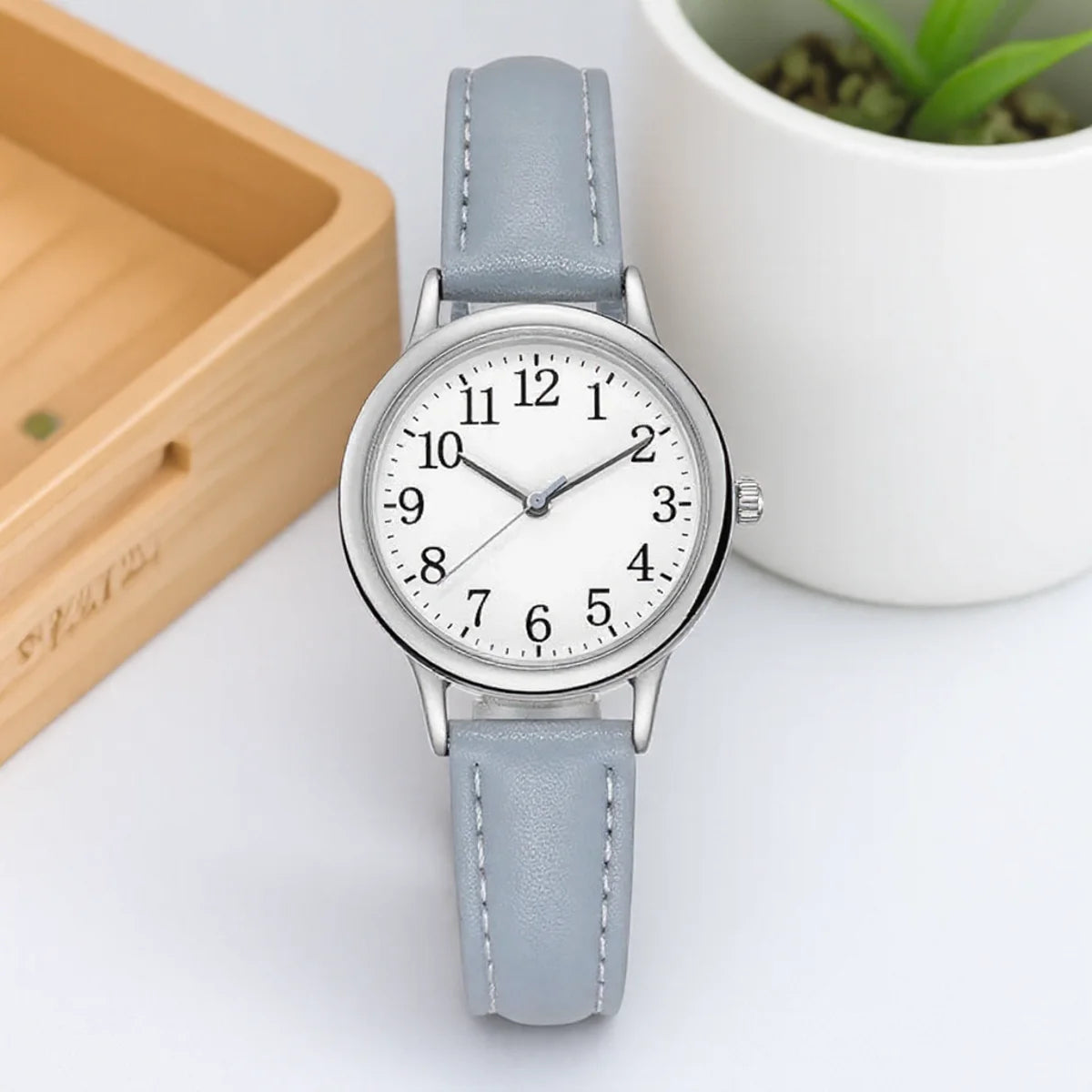 Quartz Watch with Simple Dial And Leather Strap