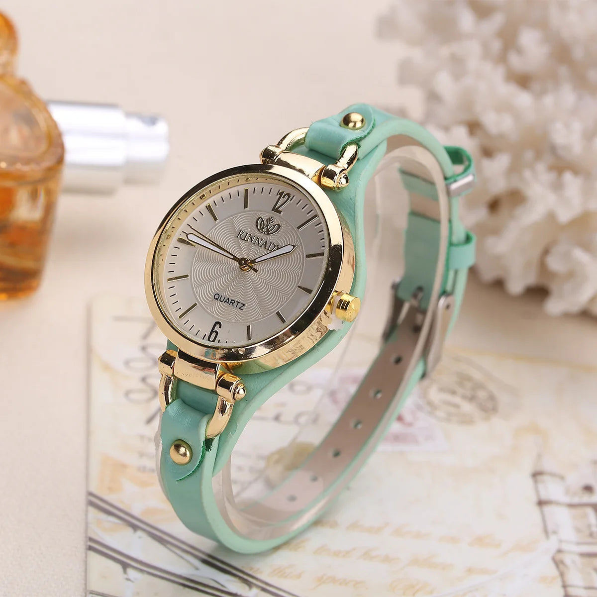 Women's Minimalist Quartz Timepiece Round Dial