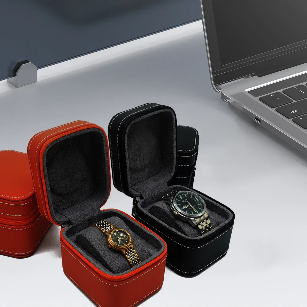 Refined Travel Case For Watches With Removable Cushion